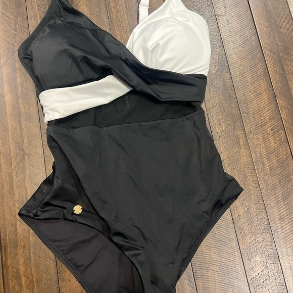 LEONISA One Piece Swimsuit with Slimming Compression - Picture 3 of 11